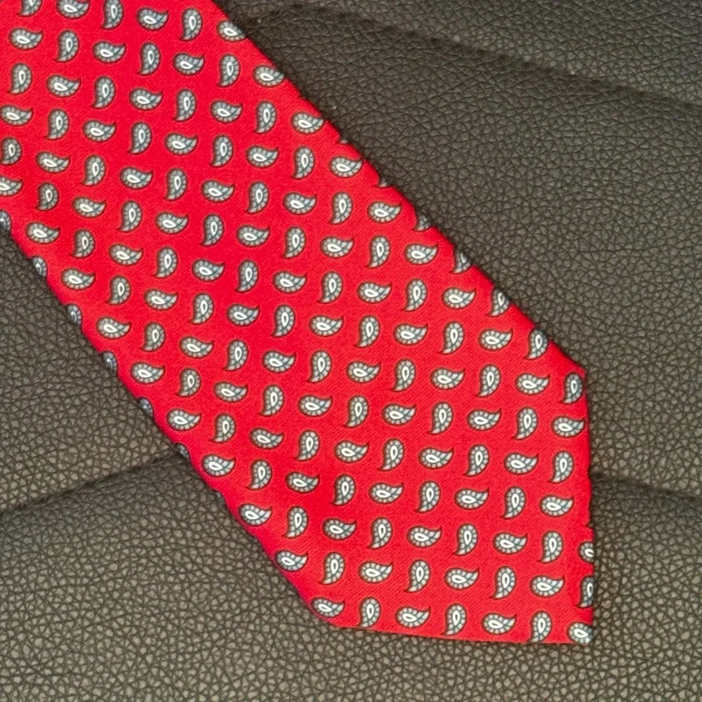 Pre-Loved Italian Pure Silk Red w/Blue Paisley Print Men's Neck Tie